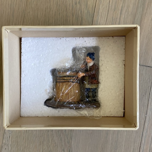 Williamsburg Cooper Making Wooden Barrel - Lang and Wise - Picture 10 of 10